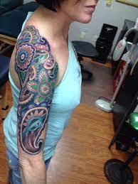 Maybe a bandana, the lining of a jacket or a tie, an intricate pattern on a woven carpet, the mehndi designs on a bride's hands… you may not think about paisley much in your day to day, but the pattern is everywhere and has been for centuries!. 40 Paisley Pattern Tattoos On Sleeve