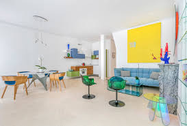 Dans cet ancien appartement, la décoration est fortement inspirée de la tendance scandinave et du design contemporain. Salle De Sejour Contemporain Dans Un Appartement Design Aux Couleurs Estivales Contemporain Salle De Sejour Paris Par Arlydesign