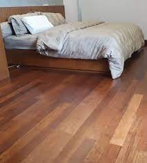 Lantai kayu adalah adalah jenis lantai yang dibuat dari kayu diaplikasikan dengan motif dan finishing yang menawan, sehingga dapat membuat suasana di ruangan anda menjadi lebih nyaman dan cozy untuk ditempati.lantai parket kayu terbagi menjadi 3 jenis, yaitu : Jual Lantai Kayu Pekalongan Harga Murah Lantai Kayu Indonesia