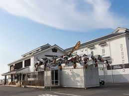 トラウマになるわ」巨大バチのオブジェがツイッターで話題に (2022年6月21日掲載) - ライブドアニュース