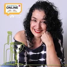 Tómate una copa (en casa) y escribe mejor! con Kathy Serrano. Te invitamos  a nuestra tertulia literaria guiada donde confluyen comunidad, destreza y  creatividad. Tema: “De casas, muñecas y otros fantasmas”. El