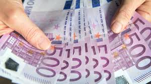 Vor allem in händen von steuerbetrügern und kriminellen. Das Aus Fur Den 500 Euro Schein Ruckt Naher Geld Sz De