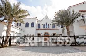 At shahrukh house byshahrukh khans , simply promotion at lands end in mumbai wonderful called mannat shahrukhsep mannat+shahrukh+khan+house+video. Exclusive Peek Into Shah Rukh S Palm Villa Uae Gulf News