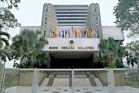 Banco e prédio do governo. Newsbreak Concerned About Slow Loan Restructuring Talks Bank Negara Takes Lead The Edge Markets