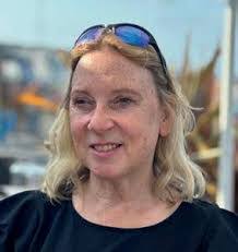 Leah Grange's Instagram, Twitter & Facebook