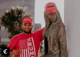 Selena quintanilla special edition magazine la voz latina rare 8 pages 4/95 #2. A Photo Of The Selena Statue Wearing A Trump Maga Hat Went Viral Fans Aren T Having It