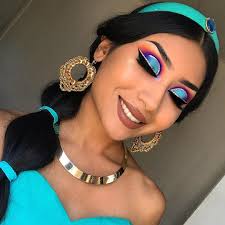 Kandee used contour makeup, eye shadow, liner and lipstick to complete the star's look. Cute Disney Princess Makeup Looks Novocom Top