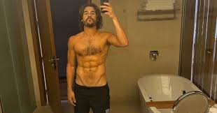 Aos 27, Nicolas Prattes assume intimidade e anal: Gosto de tudo