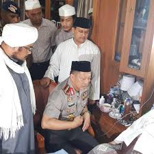Telah berpulang kerahmatulloh salah seorang guru madrosah tsaqofah islamiyyah sekaligus dipercaya untuk menulis syair karangan sayyiil walid al ustadz bahrul fahama alhabib abdurrahman bin ahmad assegaf, beliau. Kapolri Tito Kunjungi Habib Ali Bin Abdurrahman Assegaf News Liputan6 Com