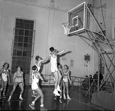 L'altezza del supporto si può regolare a seconda delle esigenze. Basket Quando I Filippini Volevano I Canestri A 3 66 La Gazzetta Dello Sport