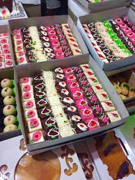 Singkong sawut, getuk pelangi, grontol. Kue Subuh Pasar Senen Jakarta Ulfa