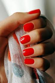 Las uñas pintadas de color rojo son un clásico, especialmente cuando se acerca el otoño y el invierno, donde apetece más que nunca llevarlas de este color, especialmente de un tono rojo oscuro. 5 Colores De Unas Perfectos Para Pieles Morenas Actitudfem