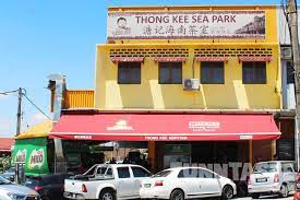 It covers 42 islands in a total area of 102 square kilometres (39 sq mi), of which about 50 square kilometres (19 sq mi) are land and the rest is water. Food Review Thong Kee Cafe Seapark Petaling Jaya