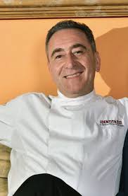 Il tortino di sardine con patate e pistacchi di Bronte su emulsione di  peperone dolce e basilico