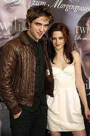 Despite the fling, pattinson and stewart reconciled for a brief time before finally parting ways. Robert Pattinson Kristen Stewart Dating Pictures Quotes Glamour Uk