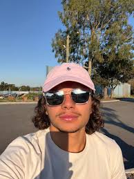 My name is Noah, I'm a 20 , Frenchman working in construction. 👷‍♂️ I'm  looking for a shared apartment for an indefinite period of several months.  I'm a calm person and I'm