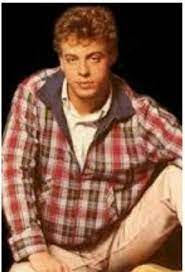 Bob is cherry's boyfriend, and he's a complete dirtbag. The Outsiders Character Traits And Other Terminology Flashcards Quizlet