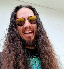 Ellen Laskowski's Instagram, Twitter & Facebook