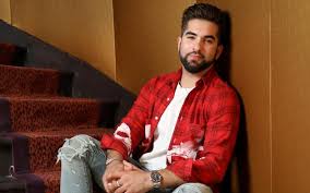 Dans mes bras, evidemment & habibi et 3 photos polaroid exclusives disponible en précommande. Kendji Girac Sort Un Nouveau Single J Ai Eu Peur De Saouler Les Gens Le Parisien