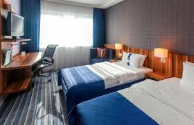 The tram, which stops near the hotel, leads in only ten minutes to the old town of bremen with many. Holiday Inn Express Bremen Airport Hotel De