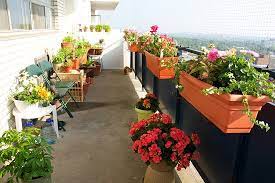 Deck rail planters and over the railing window flower boxes. 20 Diy Railing Planter Ideas For Balcony Gardeners