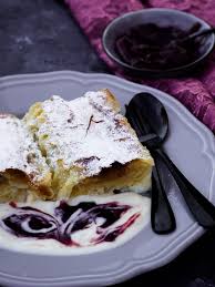 Milchrahmstrudel Mit Vanillesauce What Bakes Me Smile Rezept Strudel Rezept Millirahmstrudel Milchrahmstrudel