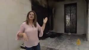 شيرين نصري أبو عاقلة (وُلدت في عام 1971 في القدس) هي صحفية فلسطينية تعمل مع شبكة الجزيرة الإعلامية. Ù‚Ù†Ø§Ø© Ø§Ù„Ø¬Ø²ÙŠØ±Ø© Ù…Ø³ØªÙˆØ·Ù†ÙˆÙ† ÙŠØ­Ø±Ù‚ÙˆÙ† Ø§Ù„Ù…Ø±Ø§ÙÙ‚ Ø§Ù„Ø¹Ø§Ù…Ø© Ù„Ù…Ø³Ø¬Ø¯ Ø§Ù„Ø¨Ø± ÙˆØ§Ù„Ø¥Ø­Ø³Ø§Ù† ÙÙŠ Ø±Ø§Ù… Ø§Ù„Ù„Ù‡ ÙˆÙŠØ®Ø· ÙˆÙ† Ø´Ø¹Ø§Ø±Ø§Øª Ø¹Ù†ØµØ±ÙŠØ© Ø¹Ù„Ù‰ Ø¬Ø¯Ø±Ø§Ù†Ù‡ Ø´ÙŠØ±ÙŠÙ† Ø£Ø¨Ùˆ Ø¹Ø§Ù‚Ù„Ø© Ø§Ù„Ø¬Ø²ÙŠØ±Ø© Ù…Ø¯ÙŠÙ†Ø© Ø§Ù„Ø¨ÙŠØ±Ø© Ø§Ù„Ø£Ø®Ø¨Ø§Ø±
