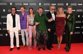 Bei der teppichreparatur untersuchen unsere fachleute ihren teppich auf die kleinsten mängel und beschädigungen. Filmfest Munchen So Schlagen Sich Die Deutschen Stars Auf Dem Roten Teppich Panorama Stuttgarter Zeitung