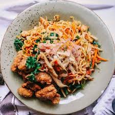 Sangat praktis dibuat dan tak jauh beda dengan mie ayam umumnya, tapi citarasanya sungguh beda nan enak! Nasi Babi Kecap Warung Pondok Madu