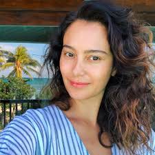 Emma heming willis was born on june 18, 1978 in malta as emma frances heming. Emma Heming Willis S Skin Care Routine