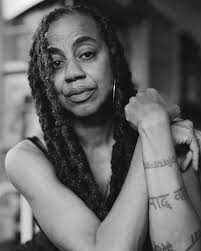 Lori Parks's Instagram, Twitter & Facebook