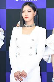 Vor ihrem debüt bei itzy erschien ryujin oft in der unterhaltungsindustrie. Itzy Rocked Their Golden Disc Awards Debut Wearing These Outfits Inkistyle