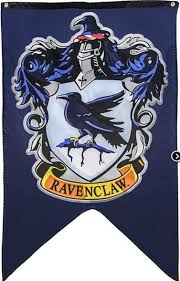 Hay cuatro casas en la escuela de hogwarts de magia y hechicería, cada una con diferentes cualidades y que darán lugar a magos muy diferentes: Curiosidades Y Caracteristicas De Las Casas Del Colegio Hogwarts