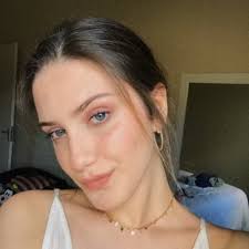 Ana Julia Santucci (@_juliasantucci)