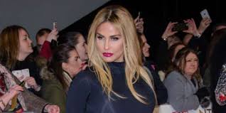 22 may 1978), known previously by the pseudonym jordan, is an english media personality, model and businesswoman. Katie Price Sohn Schlug Die Wande Ein