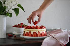 Le Fraisier A La Creme Diplomate Recette En 2020 Recette Fraisier Recette Chocolat Alimentation