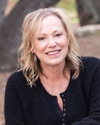 Rebecca Udell's Instagram, Twitter & Facebook