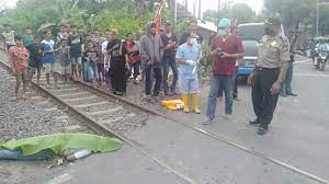Bantalan kereta api ada tiga jenis bantalan kayu, beton dan baca juga : Pria Misterius Bunuh Diri Tidur Di Rel Kereta Serang Kepala Hancur Suara Banten