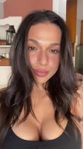 Melody Wray's Instagram, Twitter & Facebook