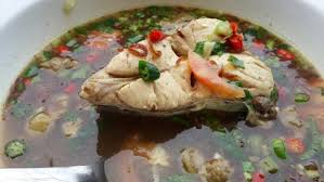 Antara menu utama yang menjadi tarikan ialah sup kepala ikan. Warung Pak Mat Pulau Pisang