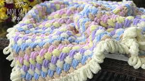 Alize Puffy Battaniye Kenarina Sacak Nasil Yapilir Bastan Sona Anlatim Bebek Battan Finger Knitting Blankets Chunky Crochet Blanket Finger Knitting Projects