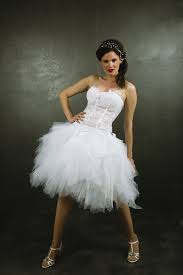 Comment transformer une robe blanche en robe de mariée ? Mariage Elegant Robe De Mariee Bustier Courte