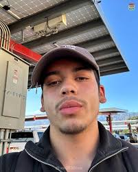 Hello, I'm Jhovanie Zamora a student athlete, USC-bound mind, wrestler, and  impromptu speaker in debate. I applied Early Decision to the Marshall  School of Business for Business Administration and the AI for