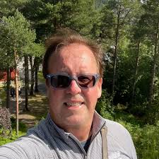 Is Coastal Kitchen a better option than the main dining room