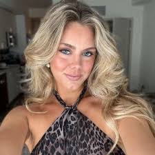 Lexi Turner's Instagram, Twitter & Facebook