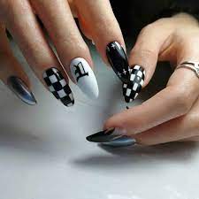 Es la longitud de su pero una brillante uñas largas en tándem con lentejuelas será el más conveniente para la temporada de verano. Unas Largas 2021 Coleccion De Moda Con Las Tendencias De Moda 2021