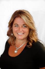 Leanne Levine's Instagram, Twitter & Facebook