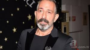 Defne samyeli ile yollarını ayıran cem yılmaz, genç oyuncu serenay sarıkaya ile aşk yaşamaya başladı. Cem Yilmaz Kac Yasinda Cem Yilmaz Serenay Sarikaya Yas Farki Kac