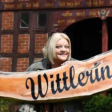 Maybe you would like to learn more about one of these? Suche Heimat Biete Bier Dorfkneipengeschichten Einer Stadtfluchtigen Der Lustige Erfahrungsbericht Zum Stadtleben Versus Landleben Von Tine Wittler Mag 2020
