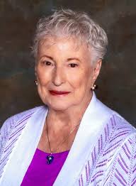 Mae Lemon's Instagram, Twitter & Facebook